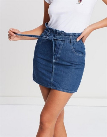 Alkalmi női farmerszoknya övvel