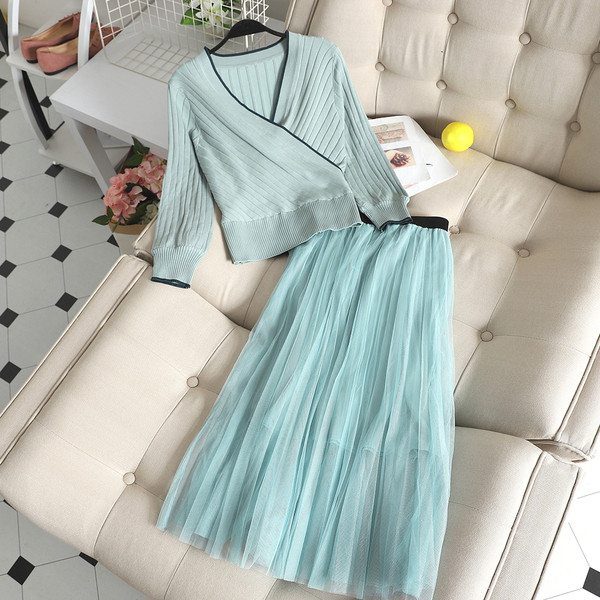 Set dama care include pulover si fusta cu tul in mai multe culori