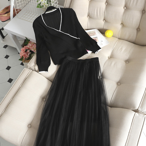 Set dama care include pulover si fusta cu tul in mai multe culori