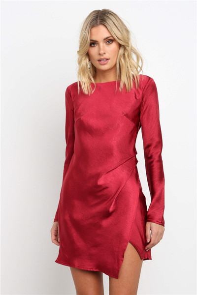 Stílusos női ruha hosszú ujjal, csupasz háttal több színben