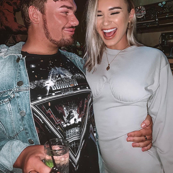 Modern női ruha Karcsú modell rózsaszín és szürke színben