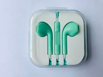 Стерео слушалки тип Earpods с микрофон в зелен цвят 