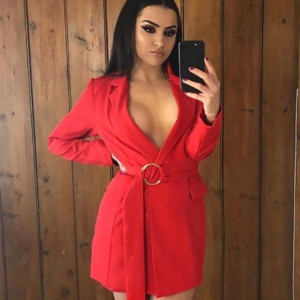 Stílusos női kabát hosszú modell fekete és piros övvel