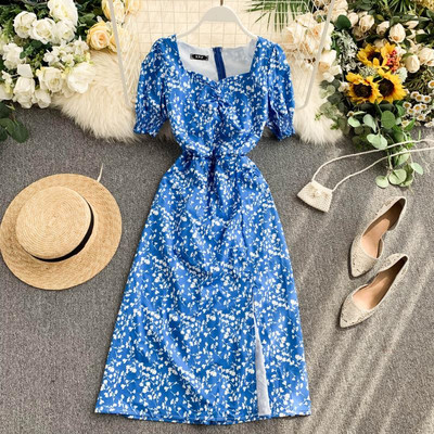 Rövid ujjú, színében virágmintás női ruha