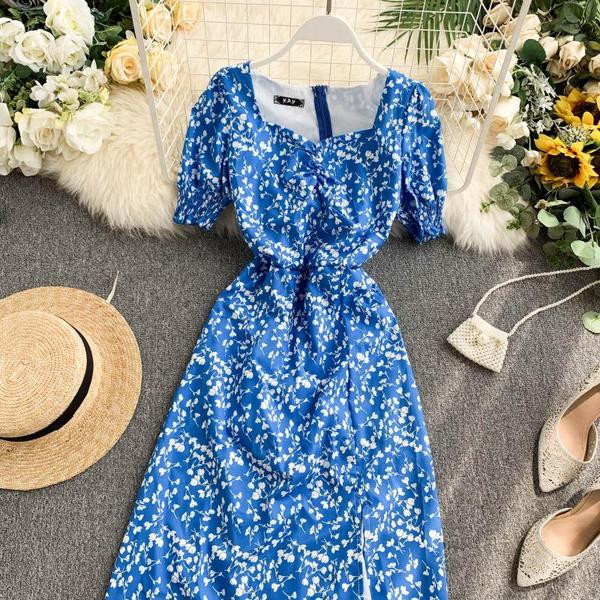 Rövid ujjú, színében virágmintás női ruha