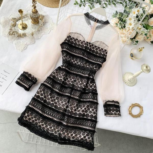 Stílusos női ruha átlátszó ujjal és csipkével több színben