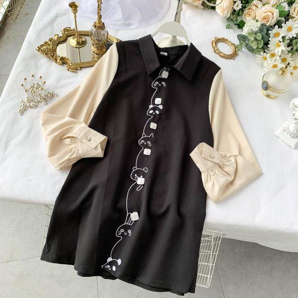 Stílusos női ruha gallérral és fekete hímzéssel