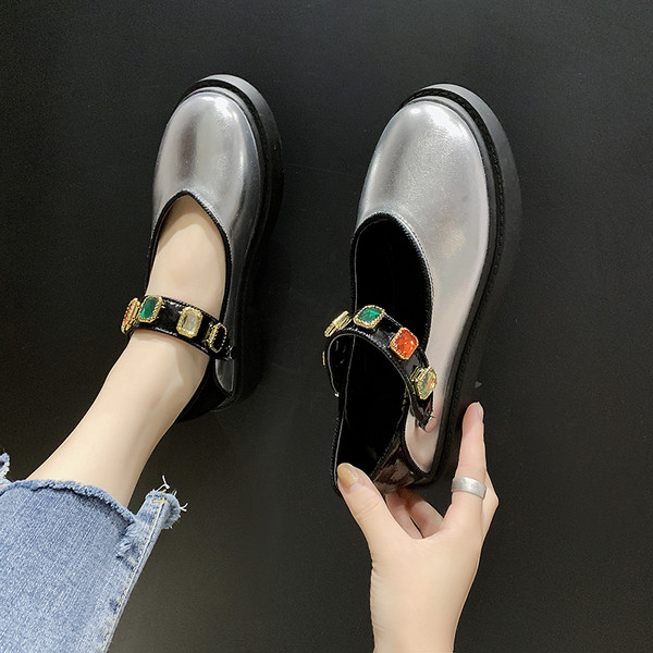 Női alkalmi cipő eko bőrből, kövekkel fekete és ezüst színben