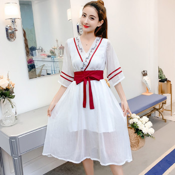 Modern női ruha két színben, hímzéssel