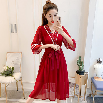 Modern női ruha két színben, hímzéssel