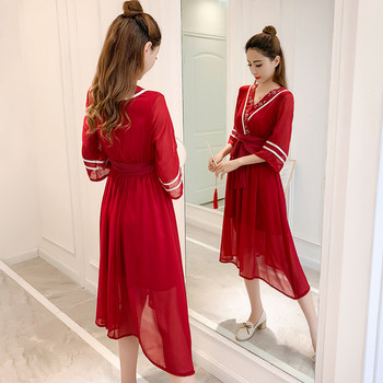 Modern női ruha két színben, hímzéssel