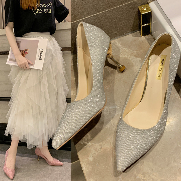 Vékony sarkú, fényes hatású, stílusos női cipő több színben