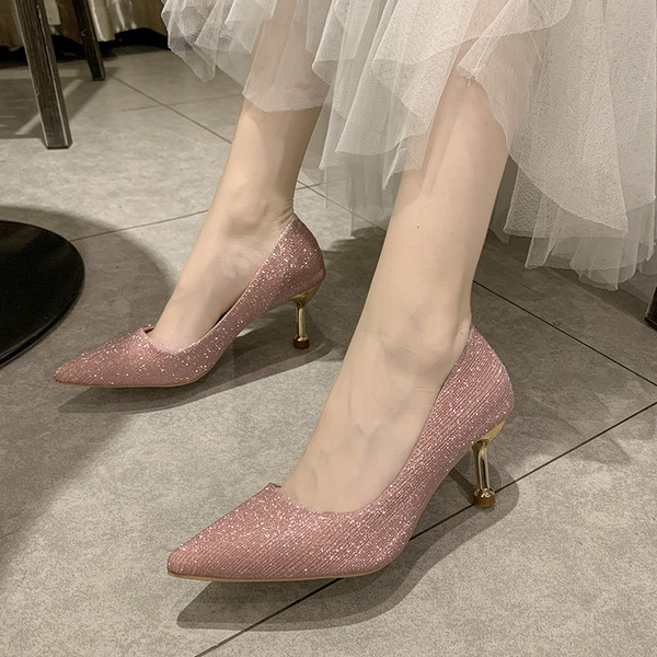 Vékony sarkú, fényes hatású, stílusos női cipő több színben