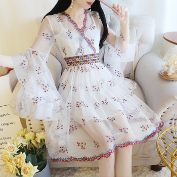 Modern női ruha két színben, virágmintával