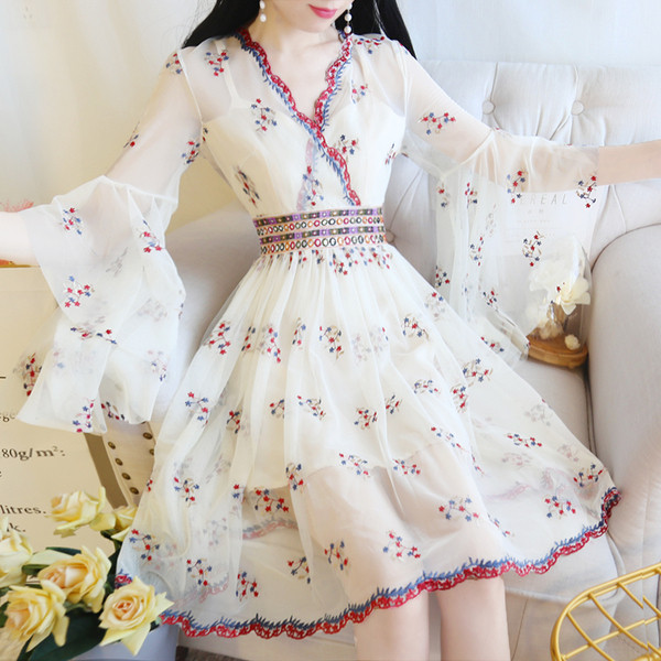 Modern női ruha két színben, virágmintával