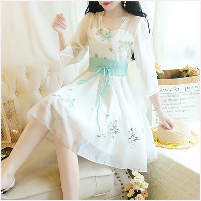 Elegáns női ruha virágmintás - szabású modell