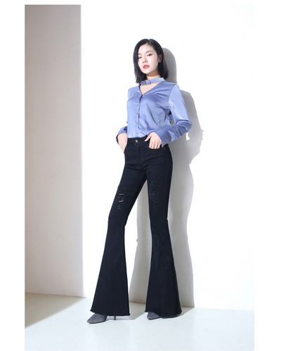 Stílusos női farmer szakadt motívumokkal fekete és kék színben