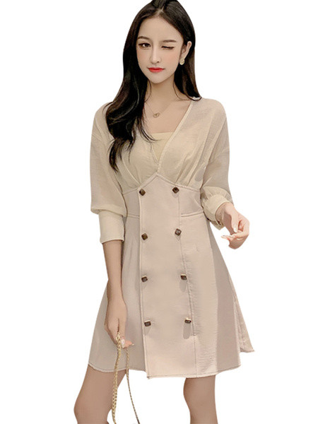 Stílusos női szabású ruha, hosszú ujjal