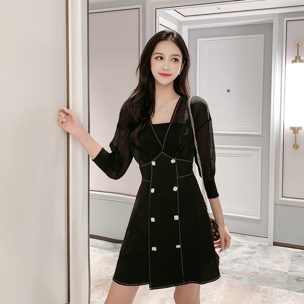 Stílusos női szabású ruha, hosszú ujjal