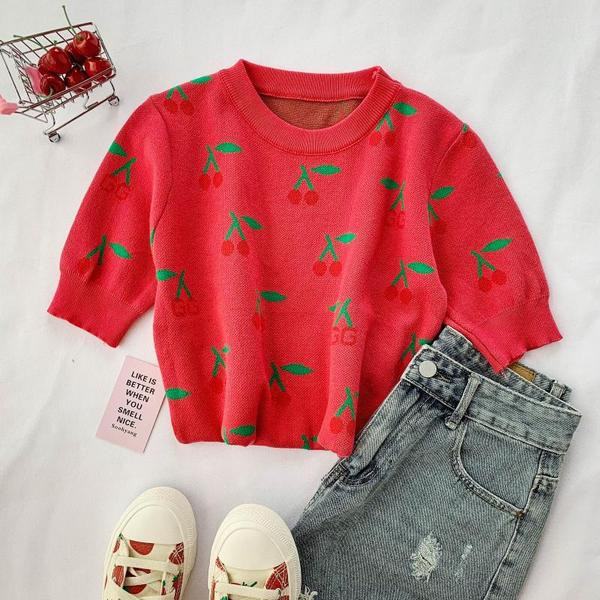 Tricou de dama modern cu cirese de culoare rosie