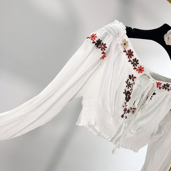 Bluza scurta de dama alb cu broderie