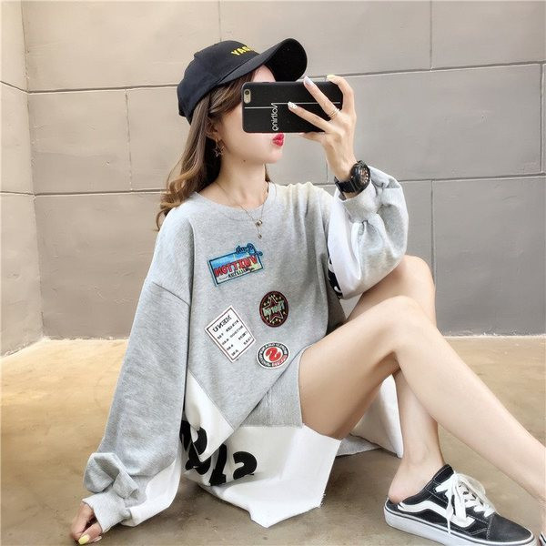 Bluza casual dama cu embleme - model lung