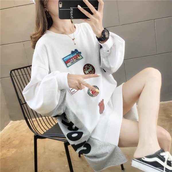 Bluza casual dama cu embleme - model lung