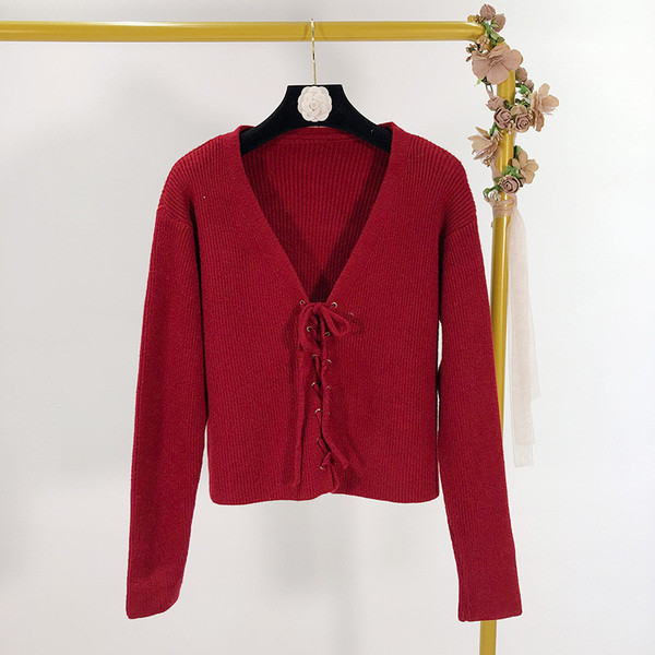 Rövid női mellény nyakkendővel, három színben