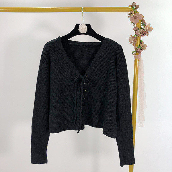 Rövid női mellény nyakkendővel, három színben