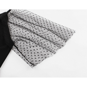 Stílusos női ruha 3/4-es ujjal és szögletes nyakkivágással, fekete színben