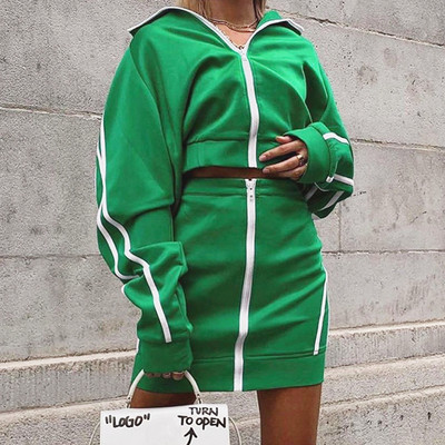 Ежедневен дамски комплект включващ суичър и пола в зелен цвят