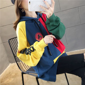 Hétköznapi női pulóver - hosszú modell emblémákkal