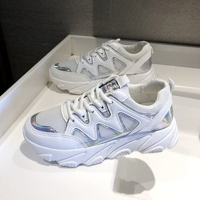 Aktuális női tornacipő magas talppal, élénk színekben