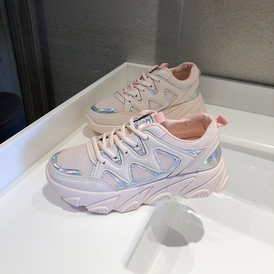 Aktuális női tornacipő magas talppal, élénk színekben