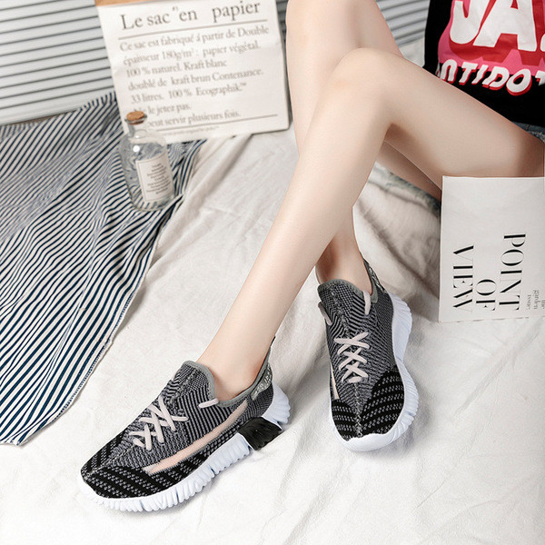 Ellentmondásos női tornacipő fűzővel három színben