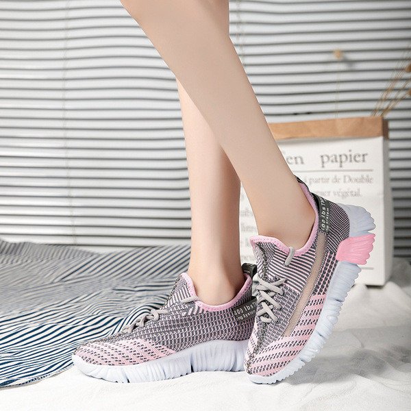 Ellentmondásos női tornacipő fűzővel három színben