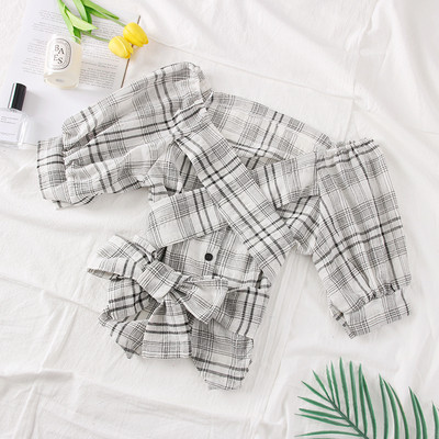 Cămașă de damă modernă în dungi cu o panglică în mai multe culori