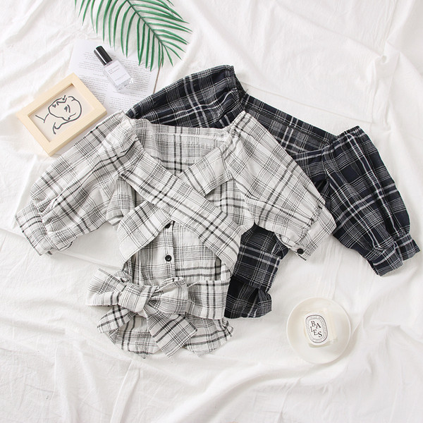 Cămașă de damă modernă în dungi cu o panglică în mai multe culori