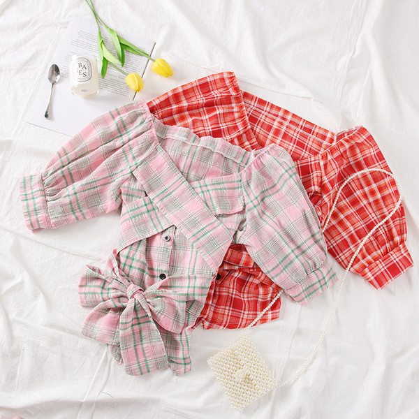 Cămașă de damă modernă în dungi cu o panglică în mai multe culori