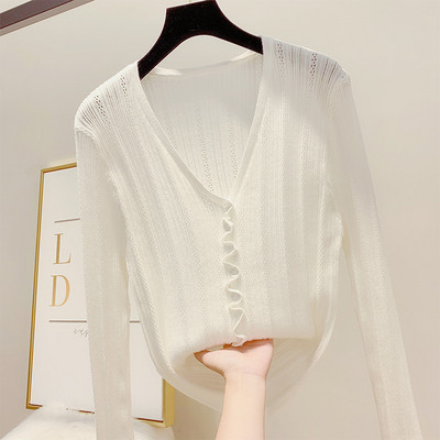 Дамска плетена жилетка в бял цвят