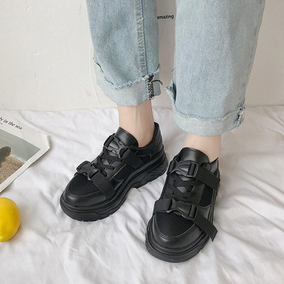 Modern női cipők eko bőrből, fekete-fehér színben