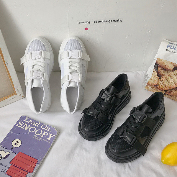 Modern női cipők eko bőrből, fekete-fehér színben