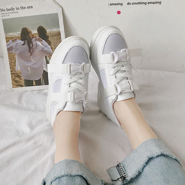 Modern női cipők eko bőrből, fekete-fehér színben