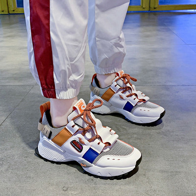 Színes női tornacipő fűzővel és durva talppal, három színben