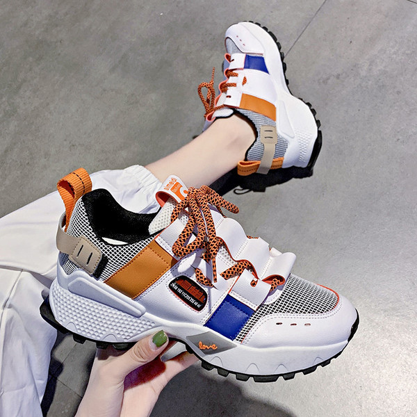 Színes női tornacipő fűzővel és durva talppal, három színben