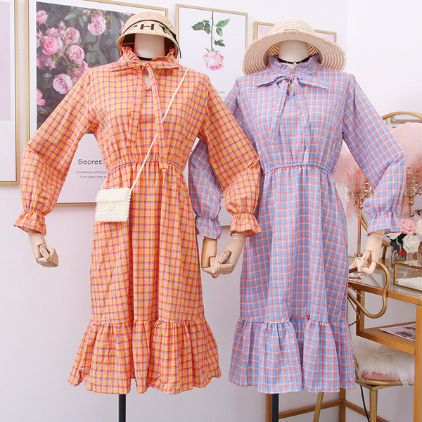 Modern női ruha nyakkendővel - több színben