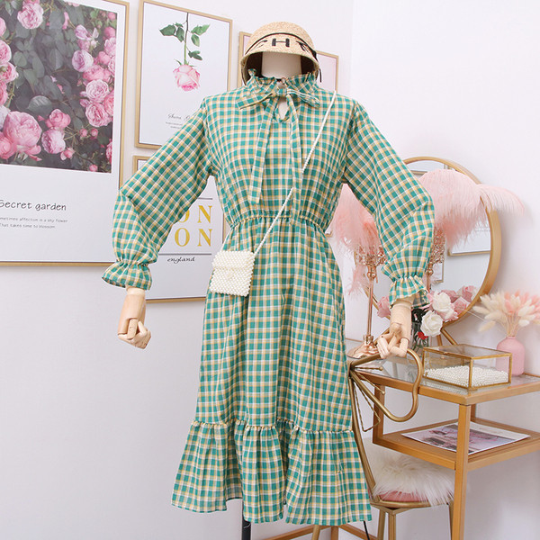 Modern női ruha nyakkendővel - több színben