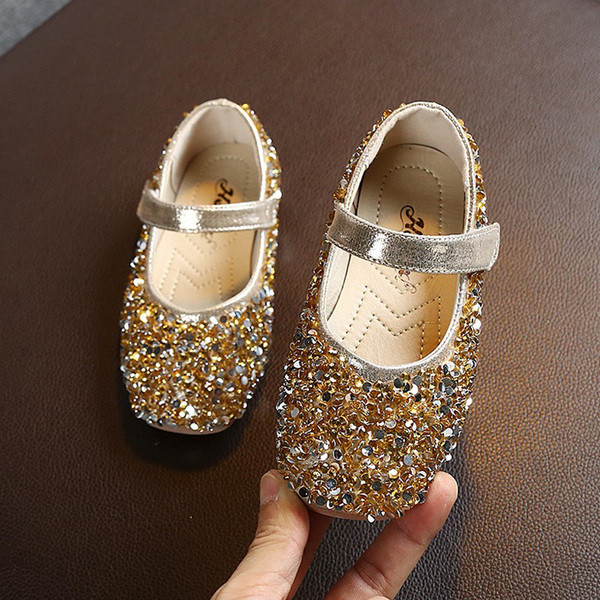 Modern gyerekcipő négy színben kövekkel