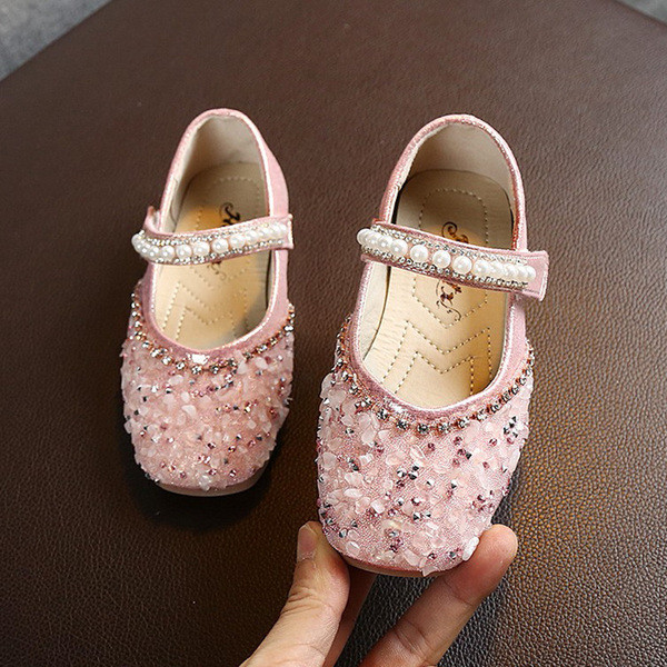 Stílusos gyerekcipő négy színben kövekkel és gyöngyökkel