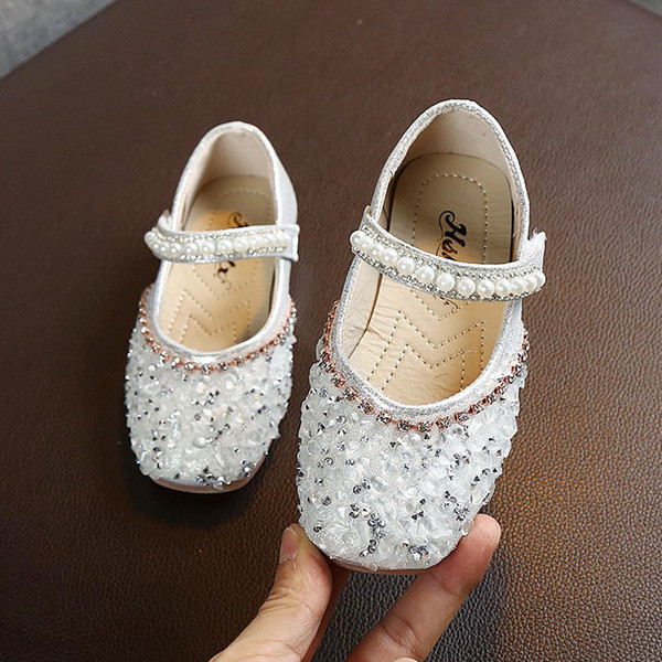 Stílusos gyerekcipő négy színben kövekkel és gyöngyökkel